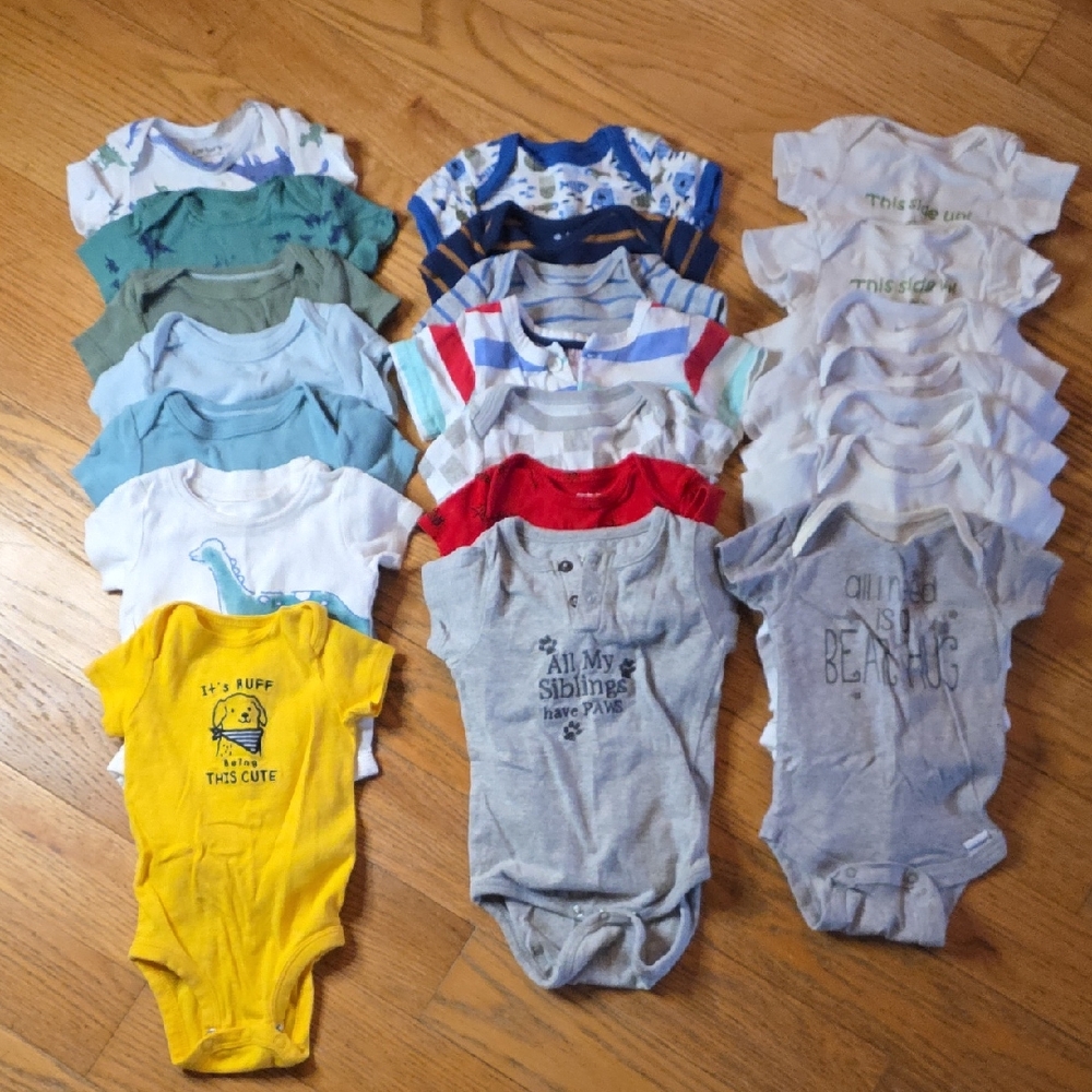 Set Of 21 Shortsleeve Onesies
